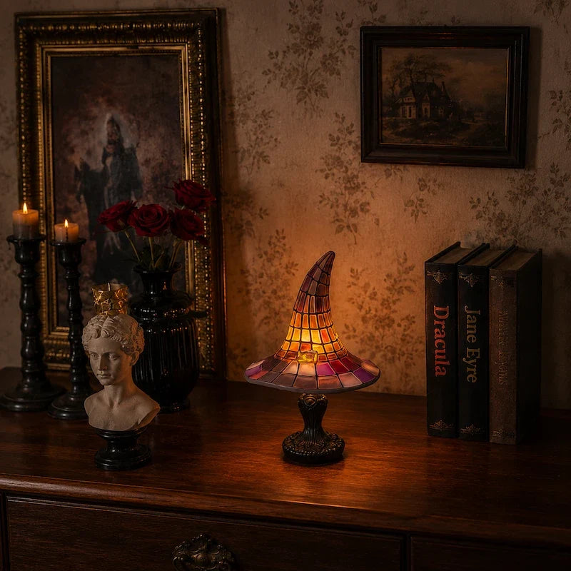 SpellShade™ | Betoverende heksenhoedlamp met juweelgloed