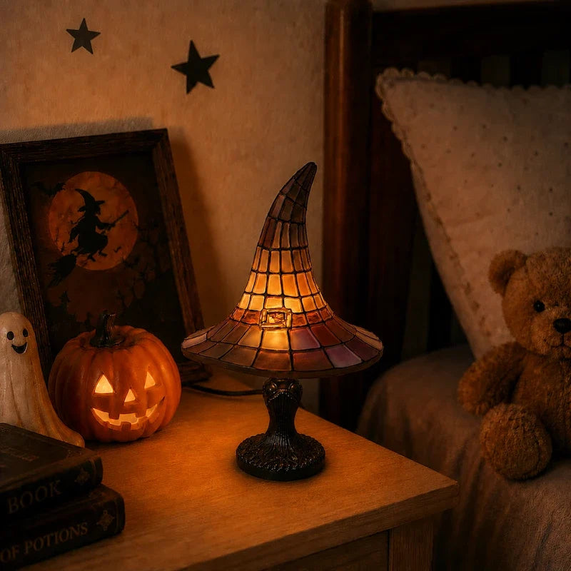 SpellShade™ | Betoverende heksenhoedlamp met juweelgloed