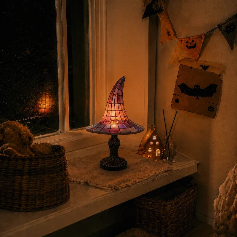 SpellShade™ | Betoverende heksenhoedlamp met juweelgloed