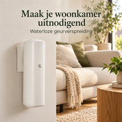 ScentPlug aangesloten op het stopcontact in de woonkamer, volledig zichtbaar