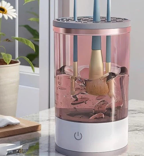 BrushViva make-upkwasten reinigen in waterreservoir