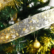 Close-up van transparant kerstlint met warmwitte LED-verlichting