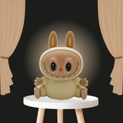 LabubuLampje™ | Licht voor wie de nacht nog spannend vindt - Lumiza