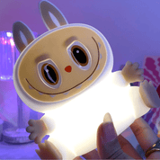 LabubuLampje™ | Licht voor wie de nacht nog spannend vindt - Lumiza