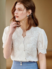 Sophia™ | Elegante Chiffon Blouse met Bloemendetails - Lumiza